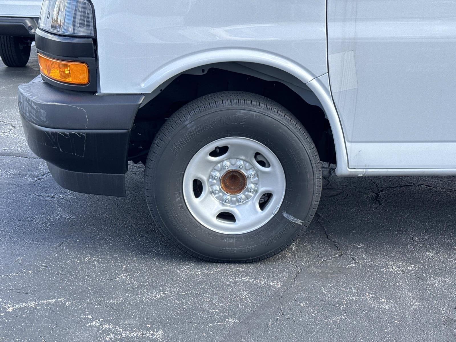 2025 Chevrolet Express Cargo WT