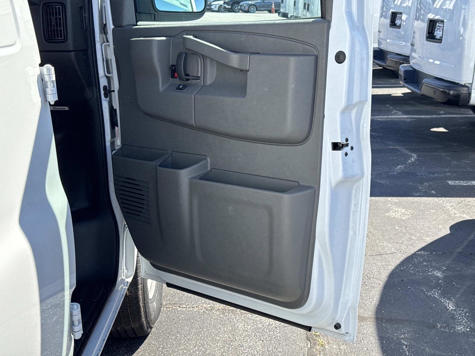 2025 Chevrolet Express Cargo WT