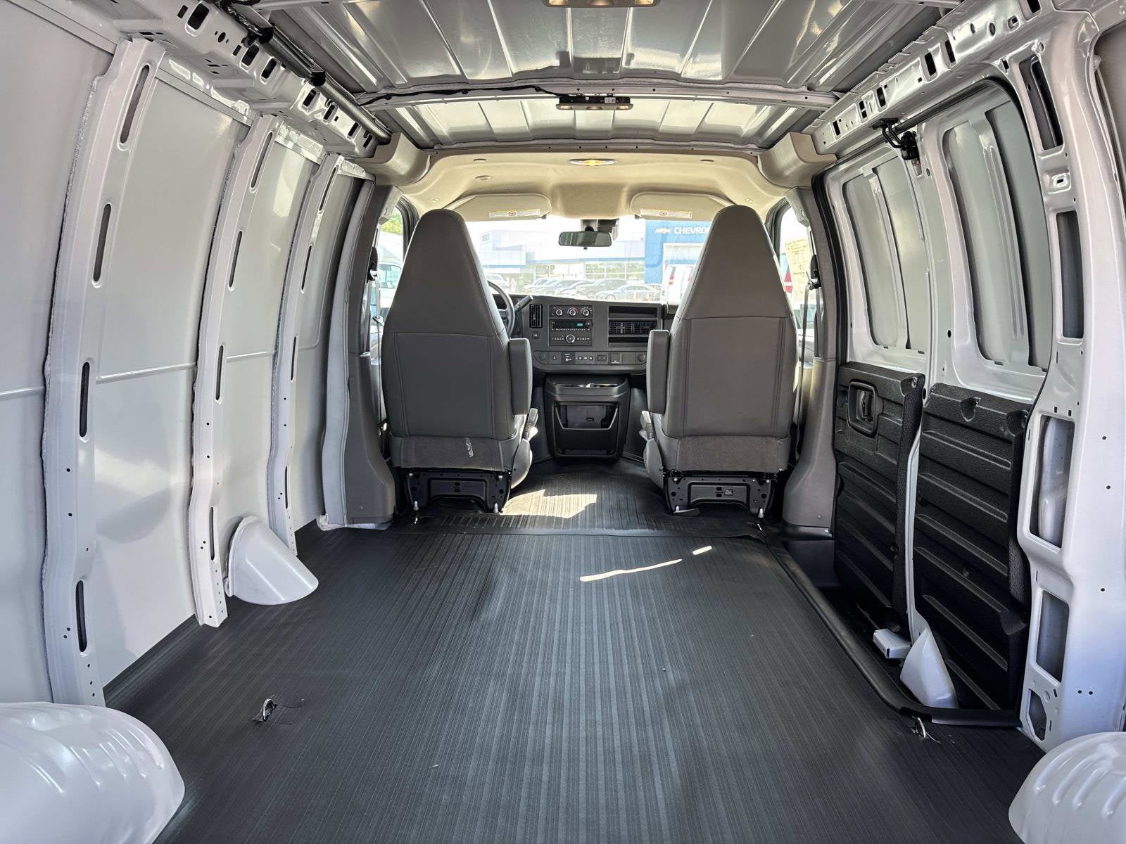 2025 Chevrolet Express Cargo WT