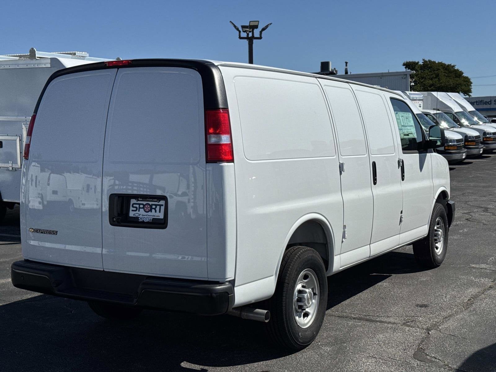 2025 Chevrolet Express Cargo WT