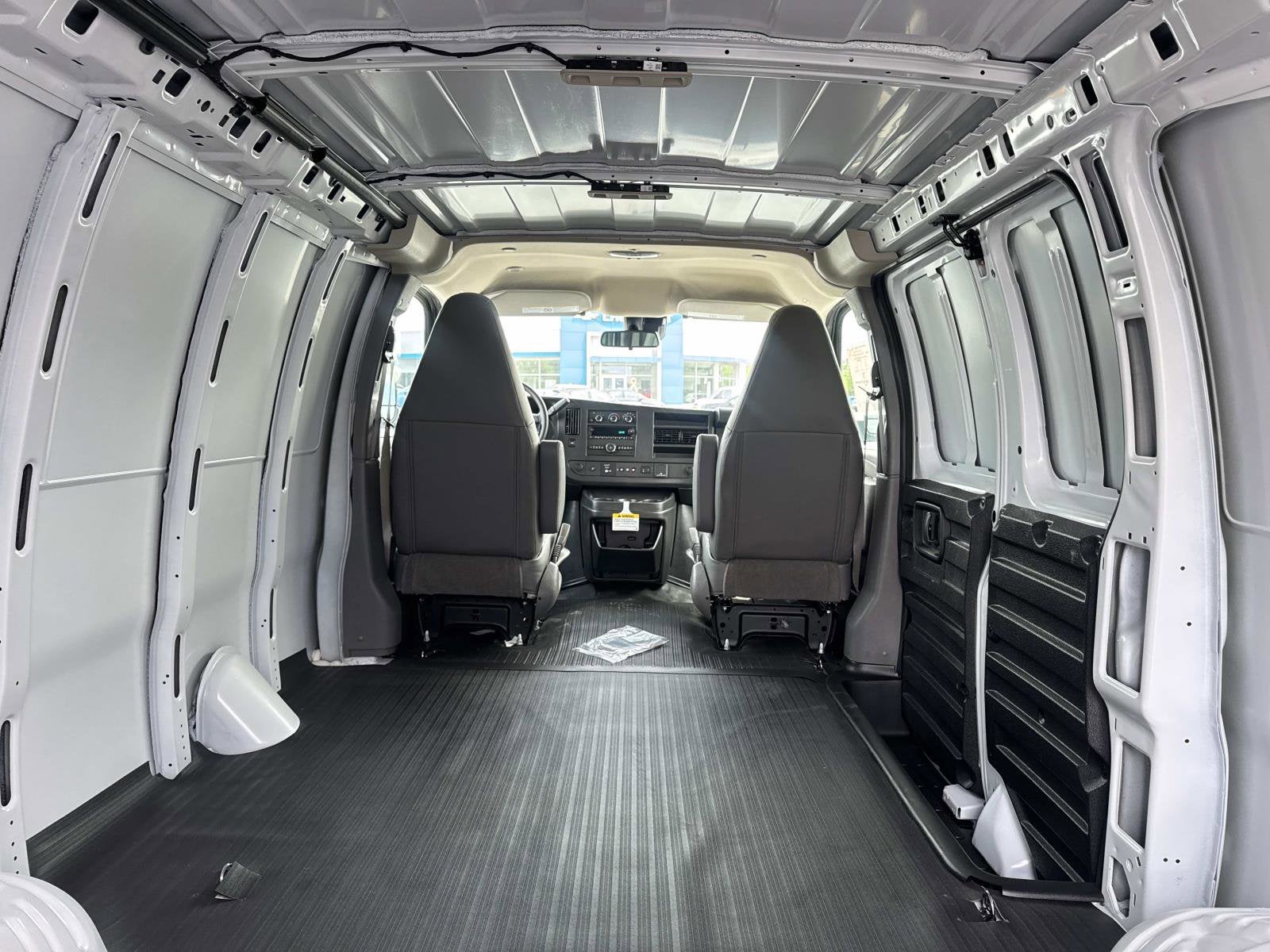 2025 Chevrolet Express Cargo WT