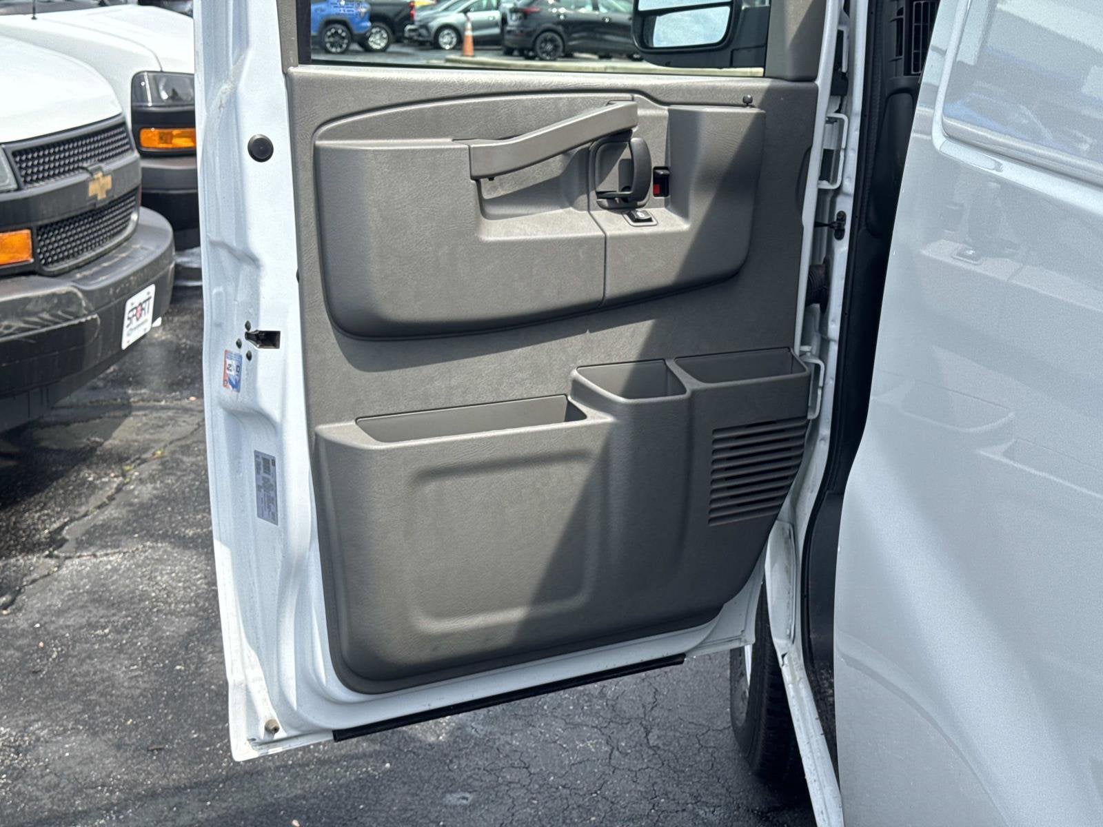 2025 Chevrolet Express Cargo WT