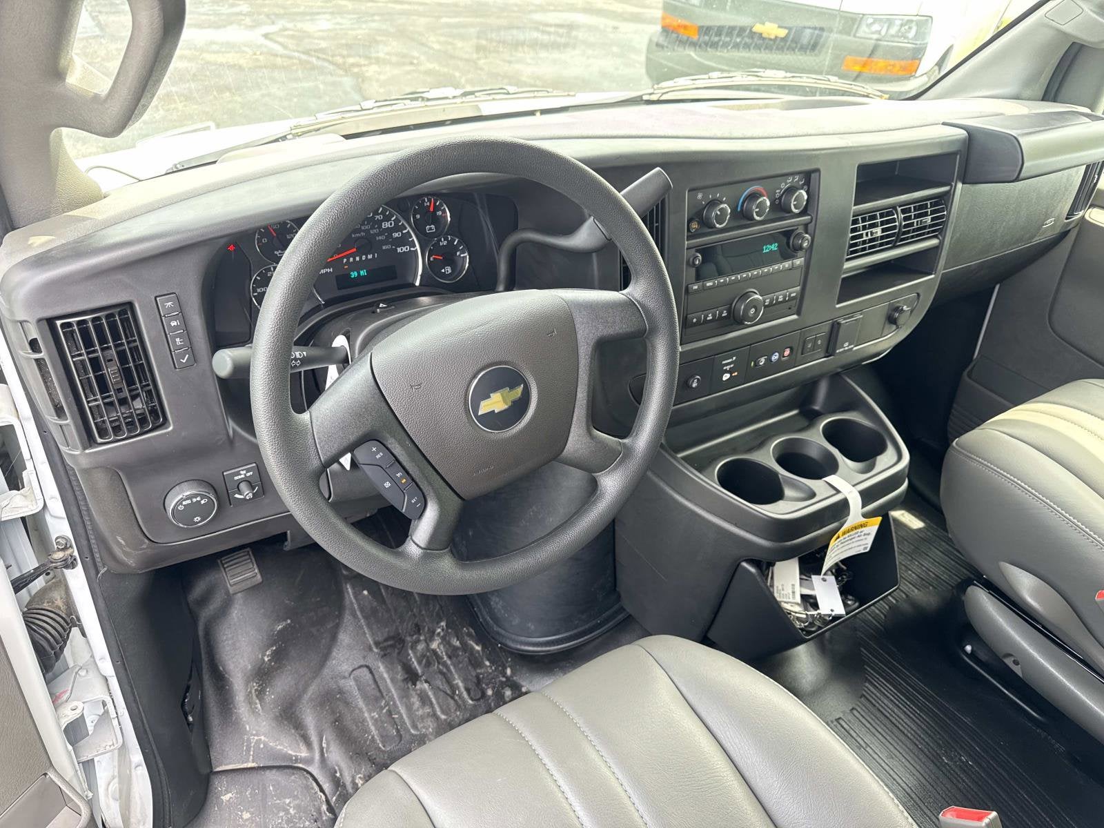 2025 Chevrolet Express Cargo WT