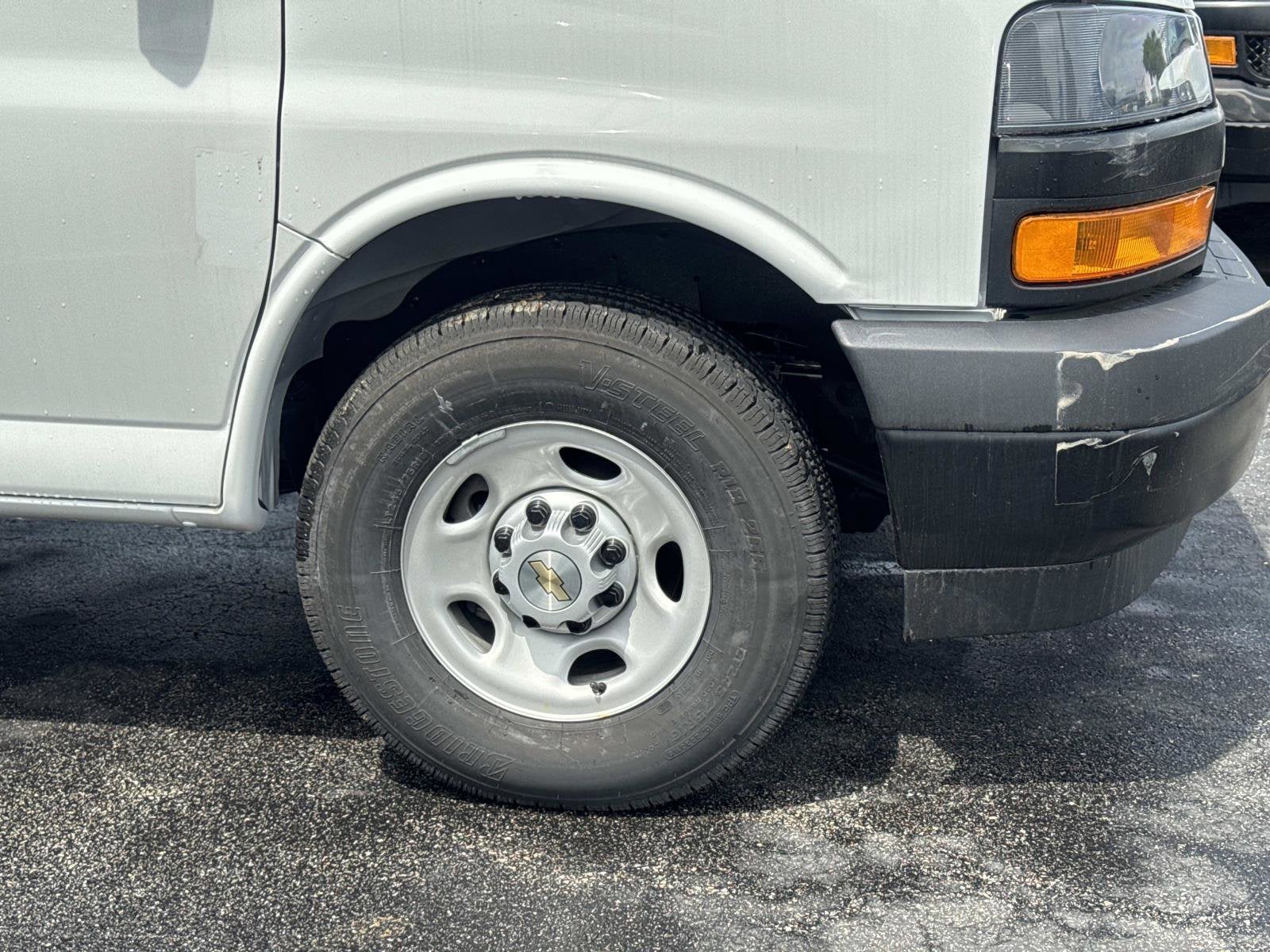2025 Chevrolet Express Cargo WT