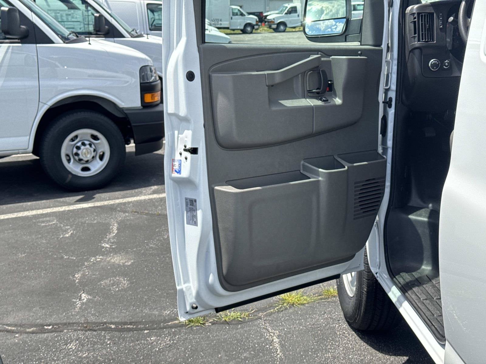 2026 Chevrolet Express Cargo 1WT