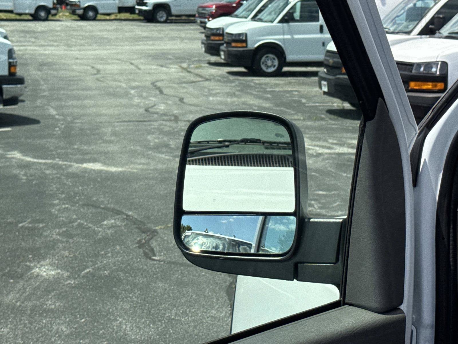 2026 Chevrolet Express Cargo 1WT
