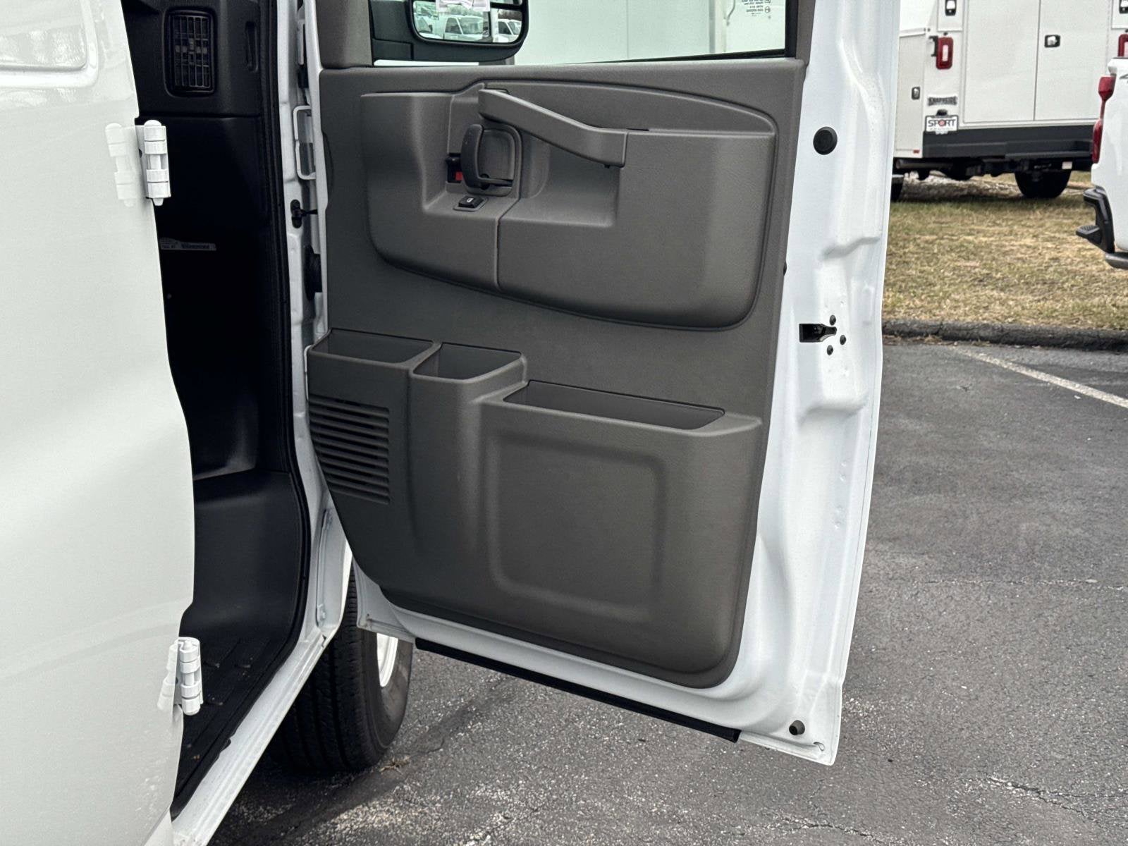 2025 Chevrolet Express Cargo WT