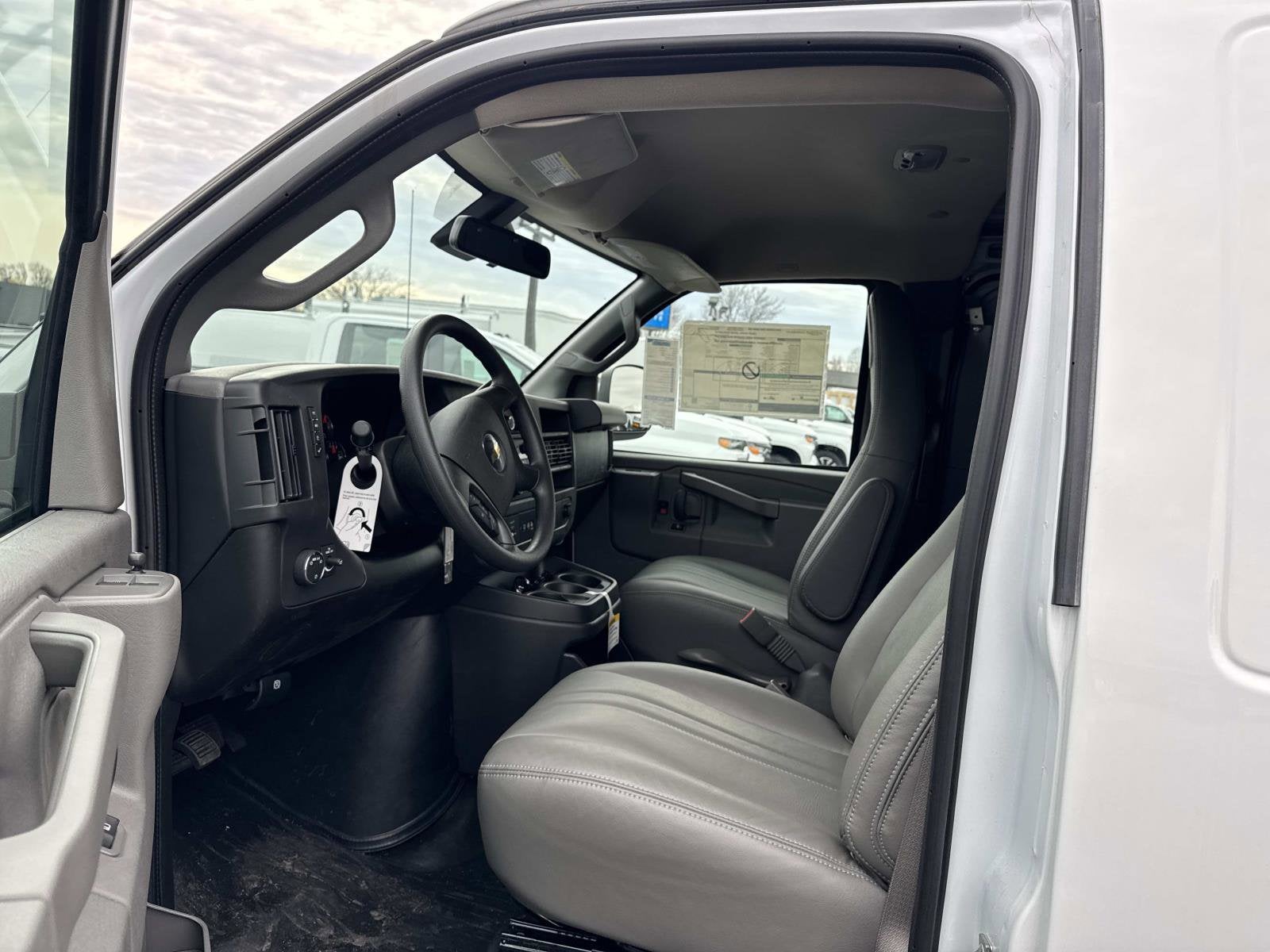 2025 Chevrolet Express Cargo WT