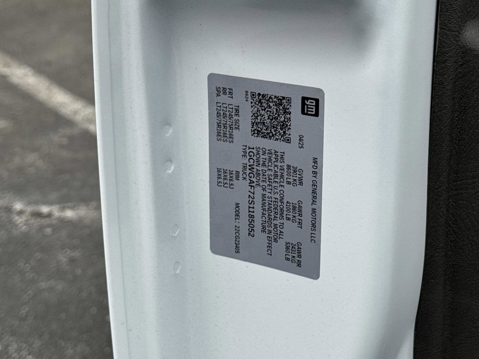 2025 Chevrolet Express Cargo WT