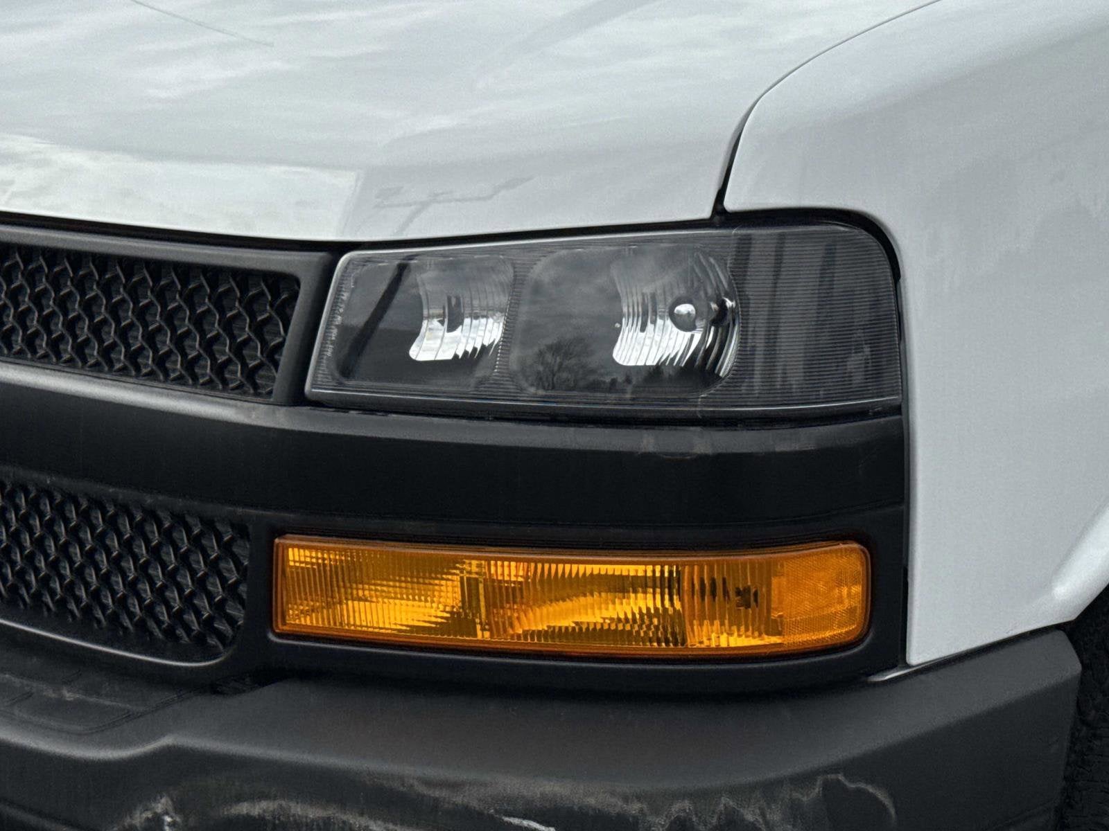 2025 Chevrolet Express Cargo WT