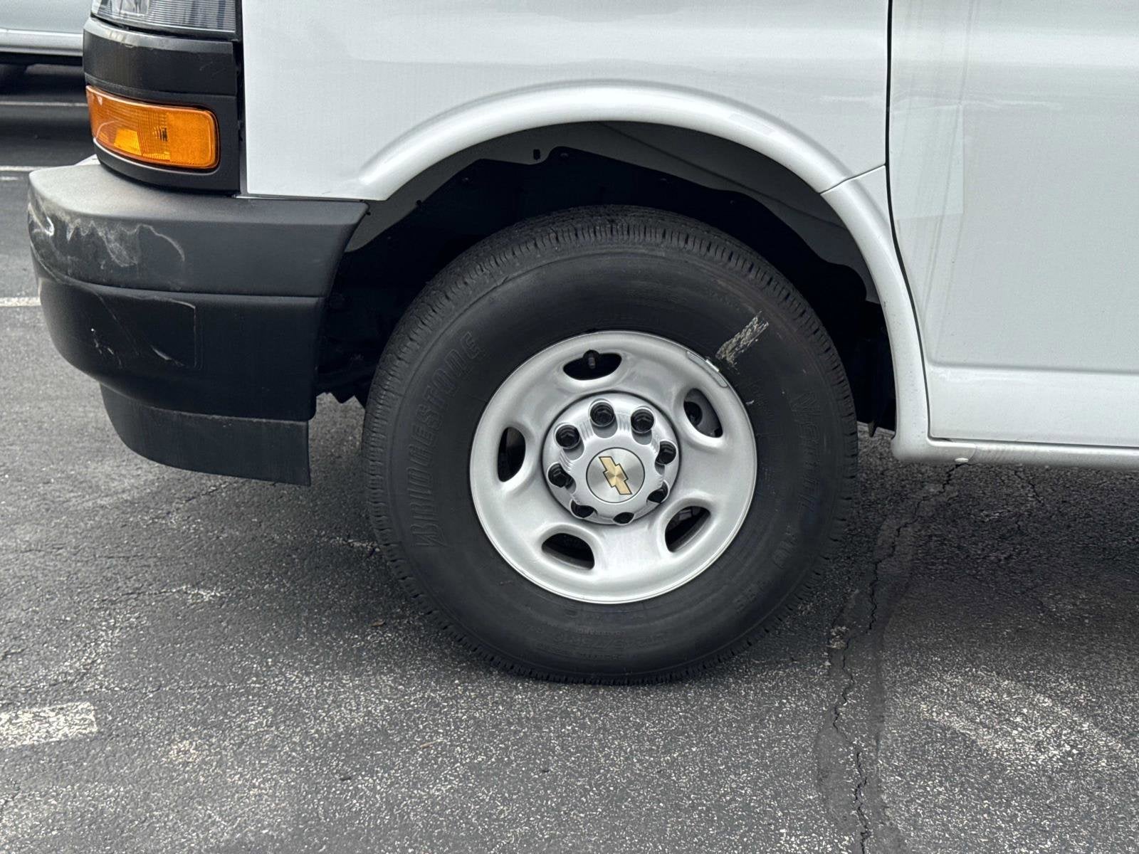 2025 Chevrolet Express Cargo WT