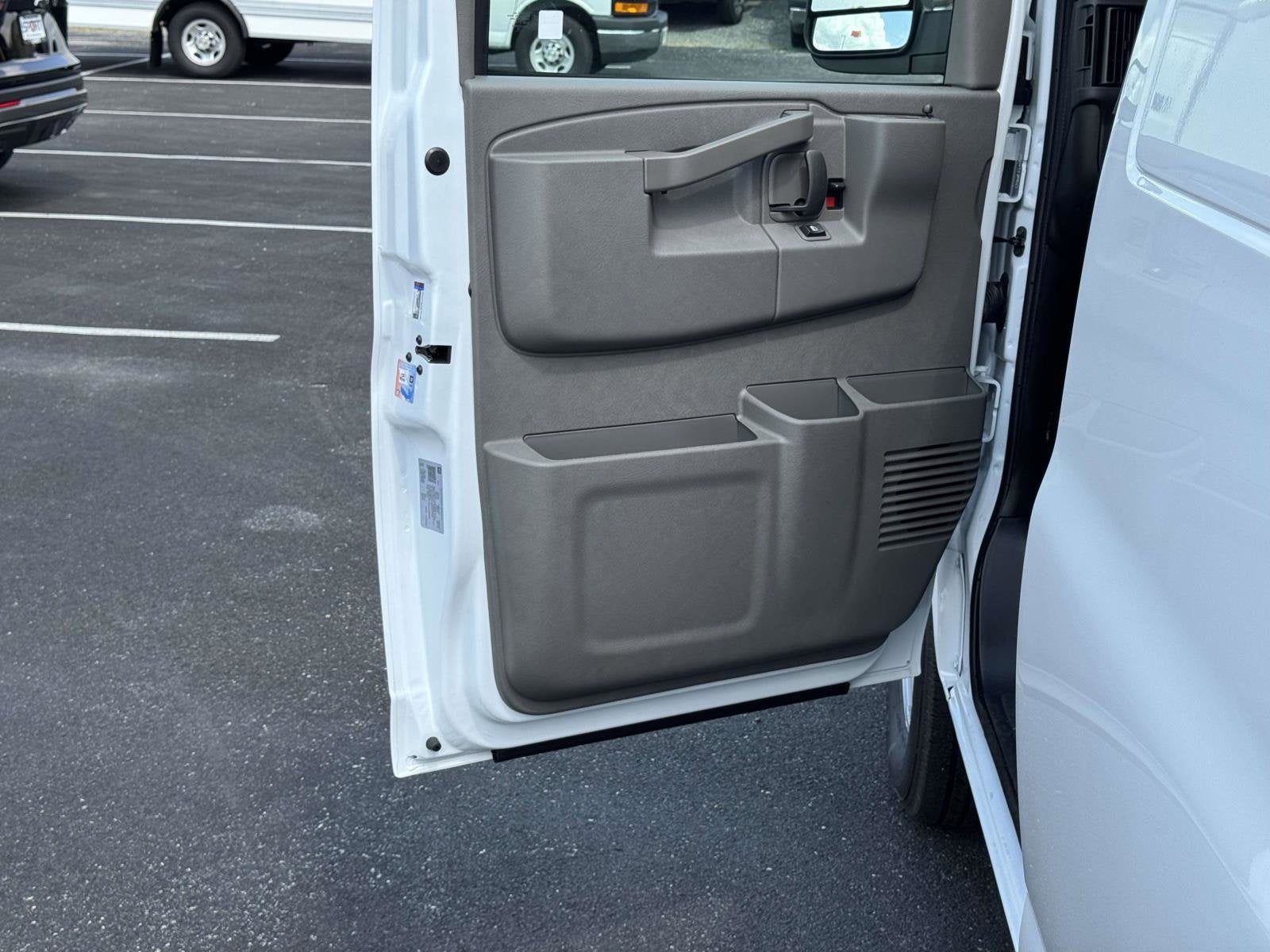 2025 Chevrolet Express Cargo 2500 WT