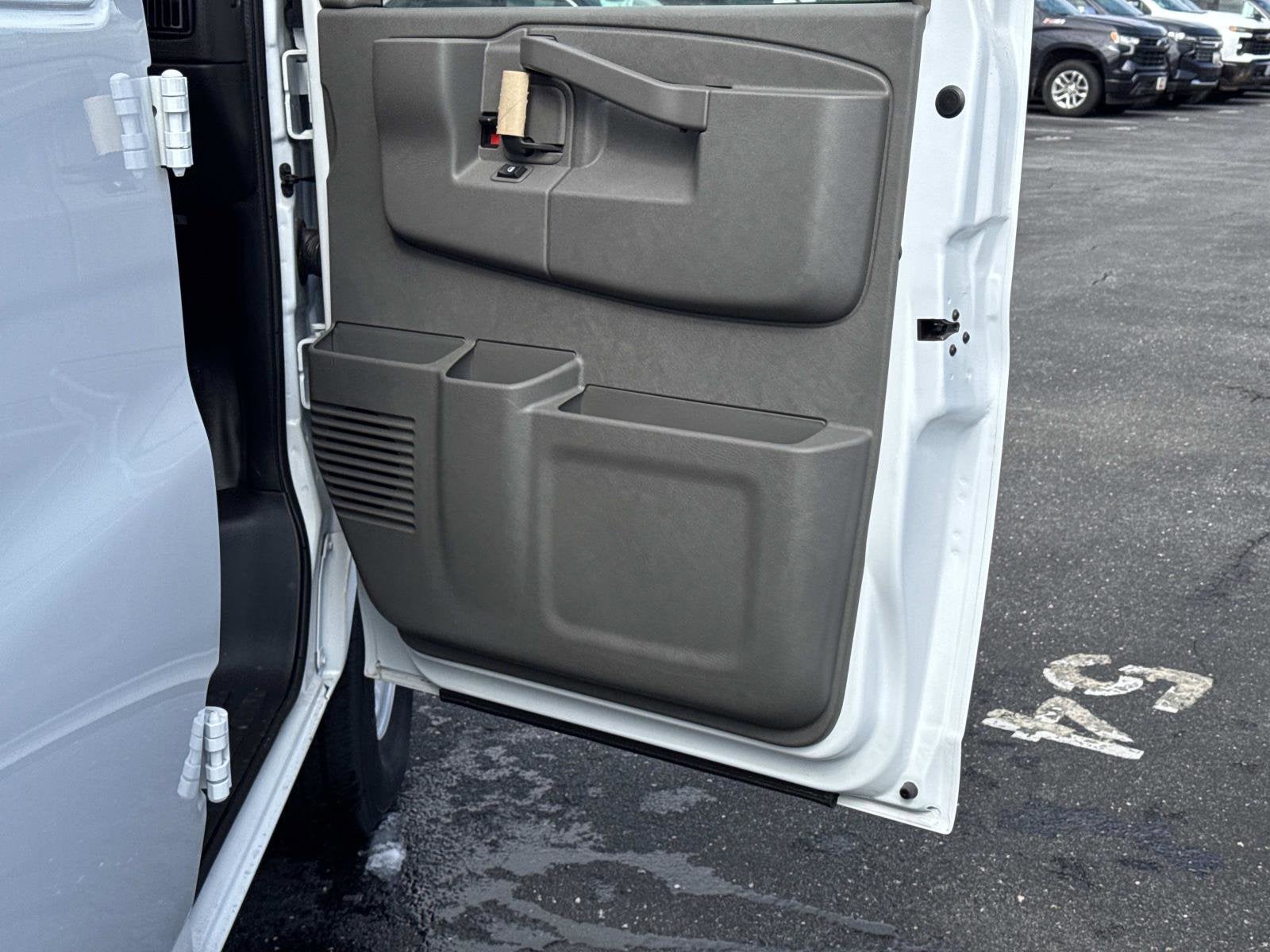 2025 Chevrolet Express Cargo WT