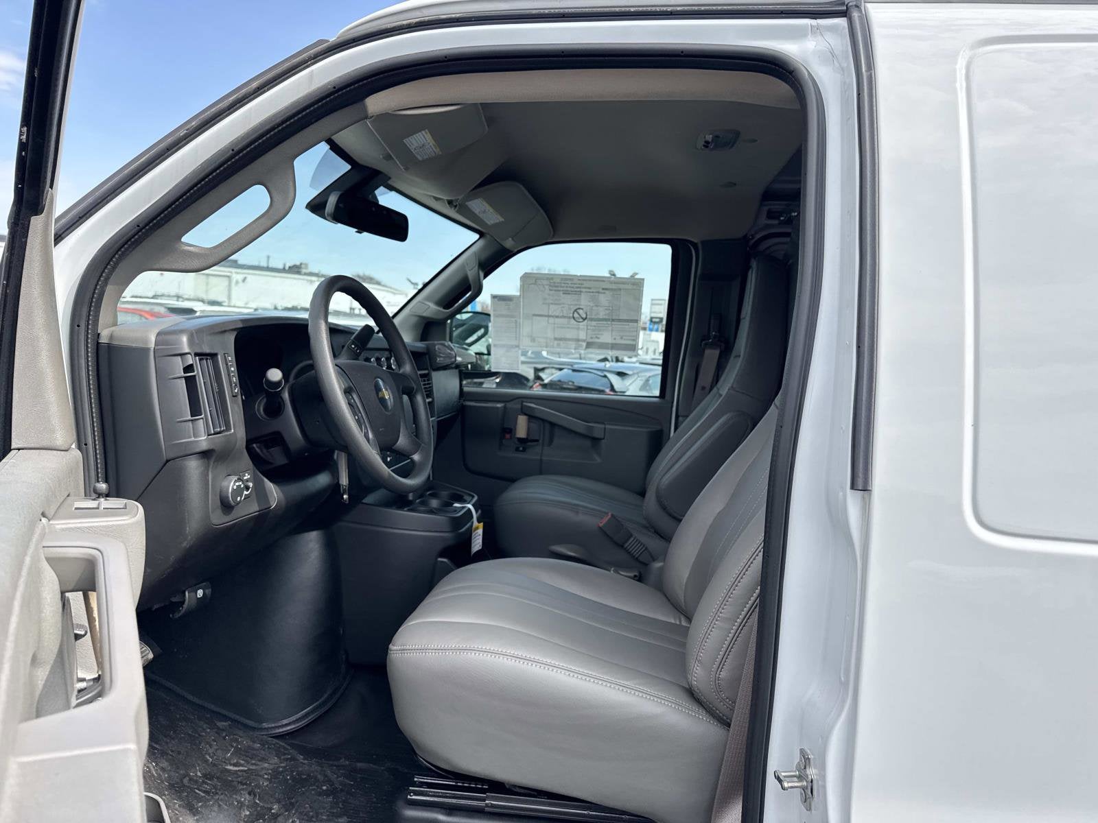 2025 Chevrolet Express Cargo WT