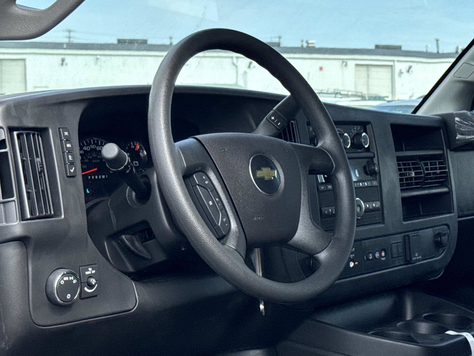 2025 Chevrolet Express Cargo WT