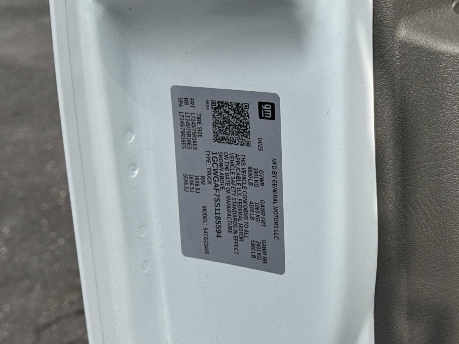 2025 Chevrolet Express Cargo WT