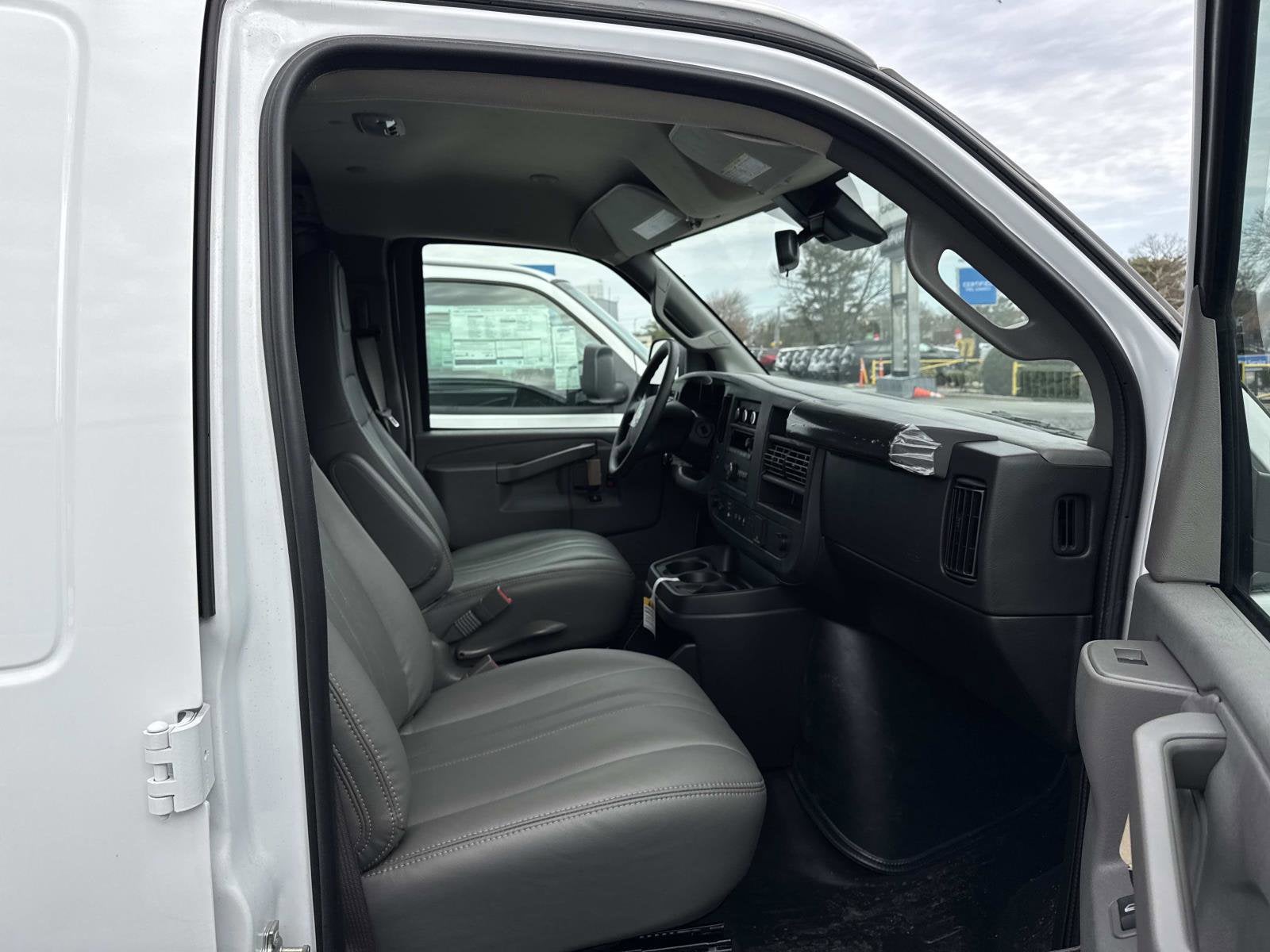 2025 Chevrolet Express Cargo WT