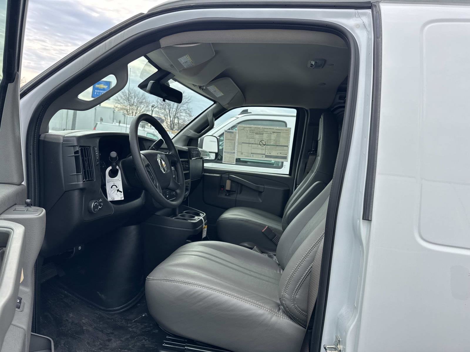 2025 Chevrolet Express Cargo WT