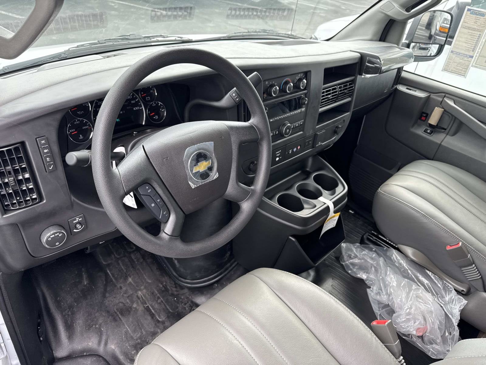 2025 Chevrolet Express Cargo WT