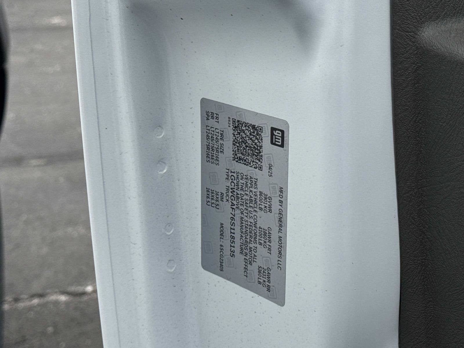 2025 Chevrolet Express Cargo WT