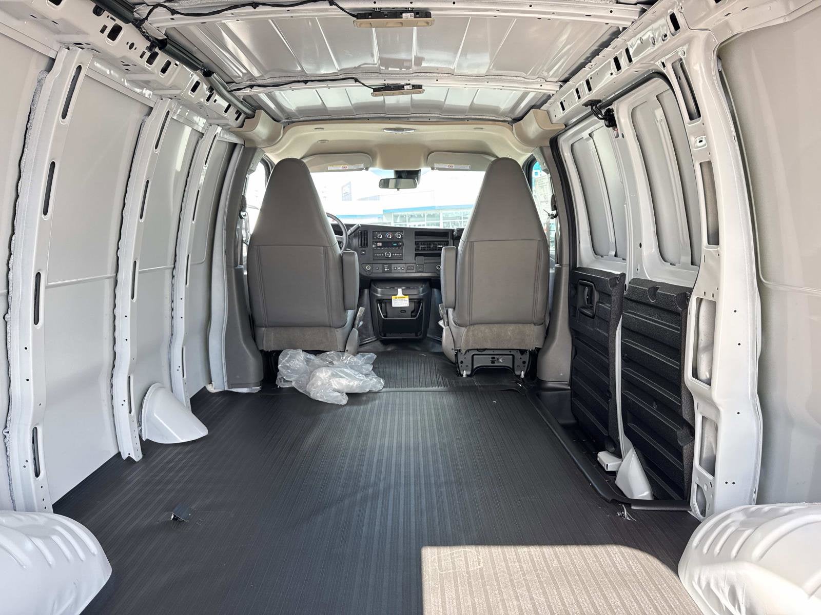 2025 Chevrolet Express Cargo WT