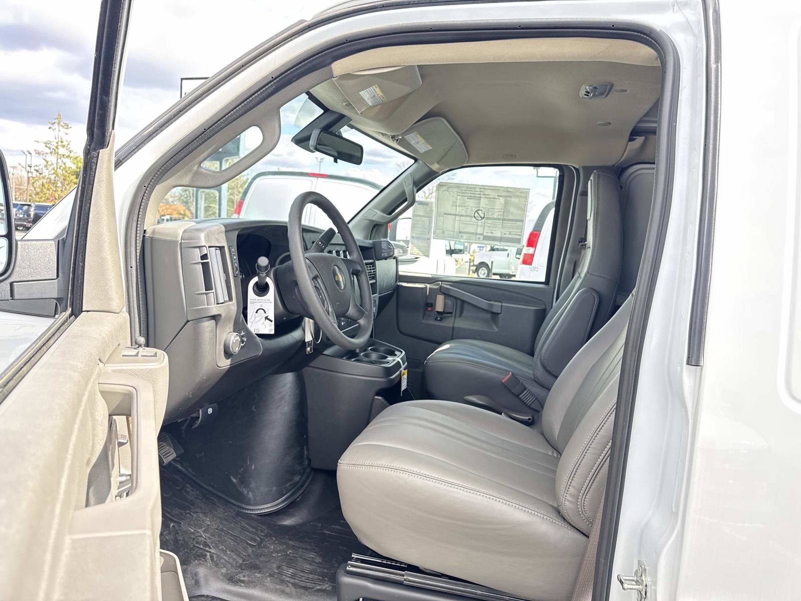 2025 Chevrolet Express Cargo WT