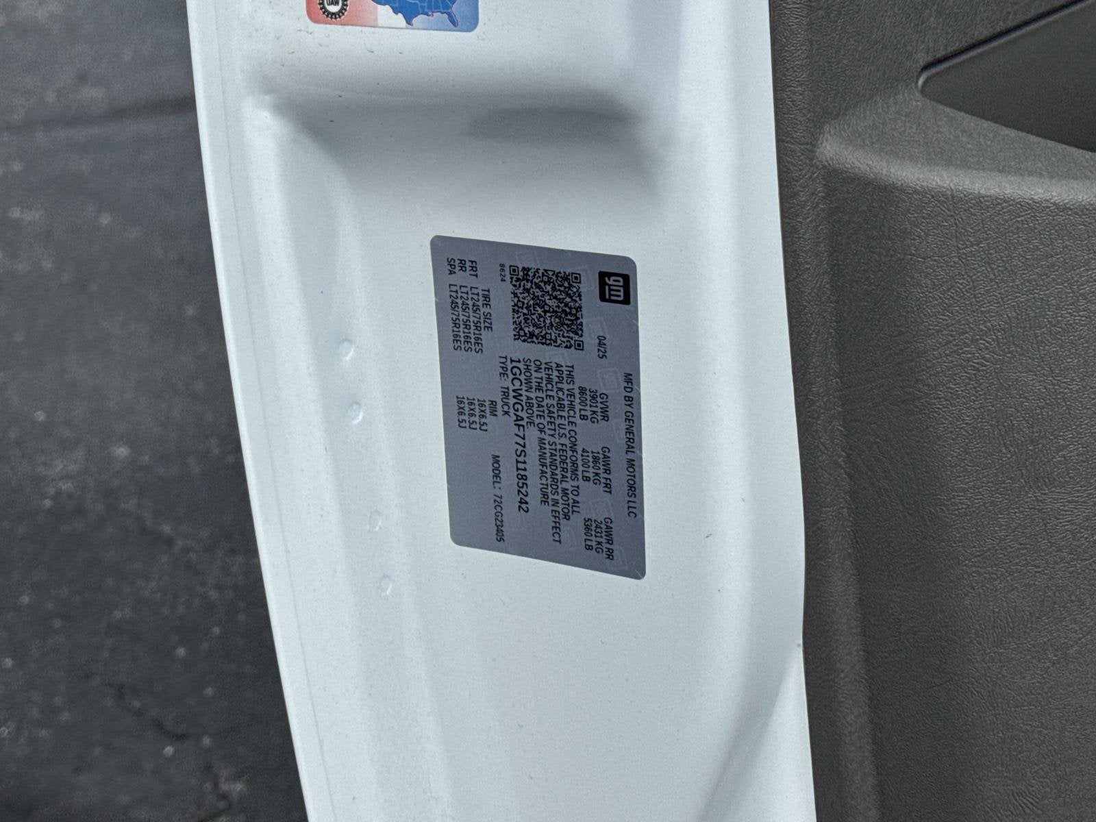 2025 Chevrolet Express Cargo WT