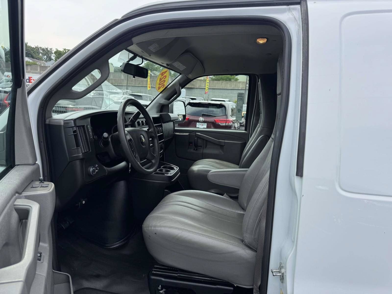 2024 Chevrolet Express Cargo 2500 WT