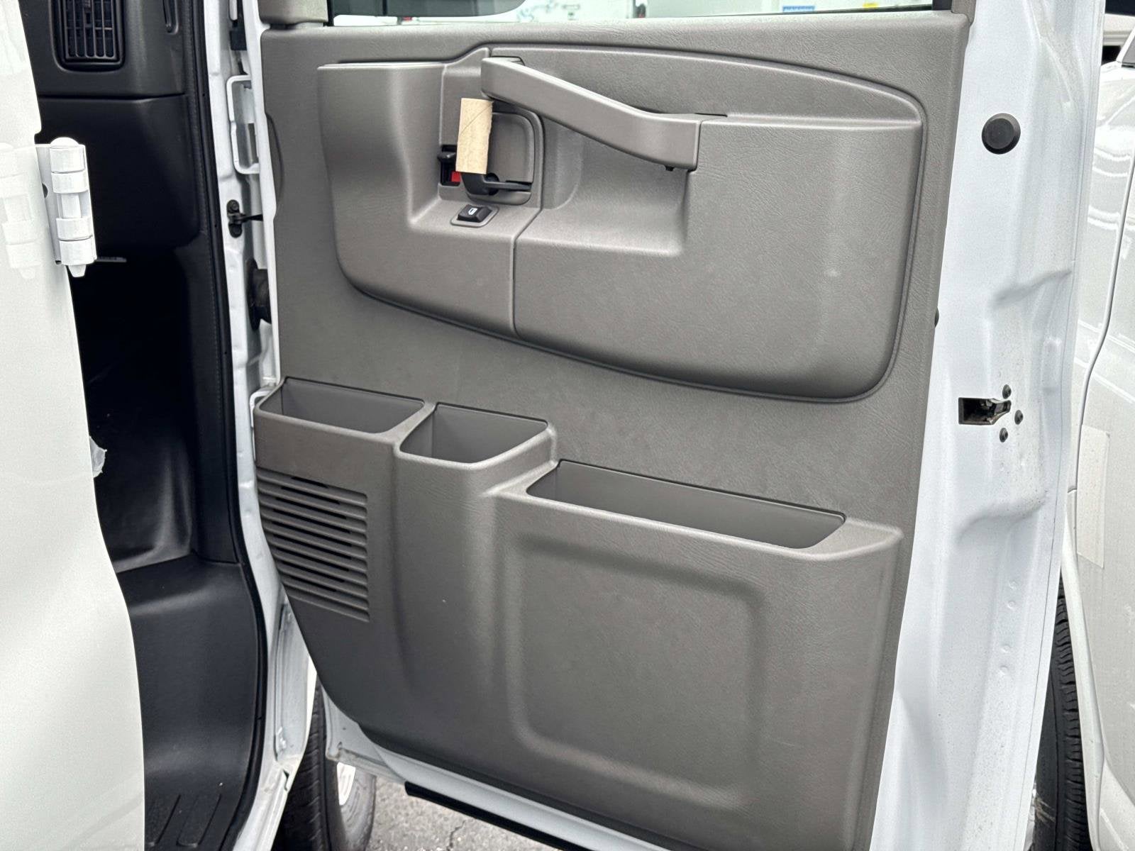 2025 Chevrolet Express Cargo WT