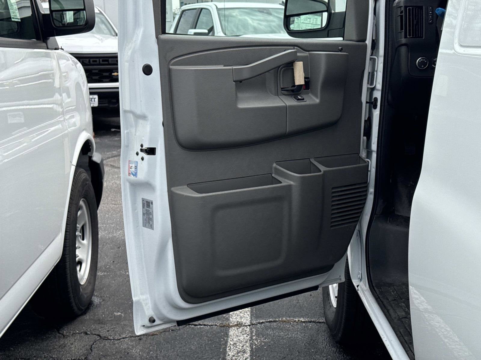 2025 Chevrolet Express Cargo WT