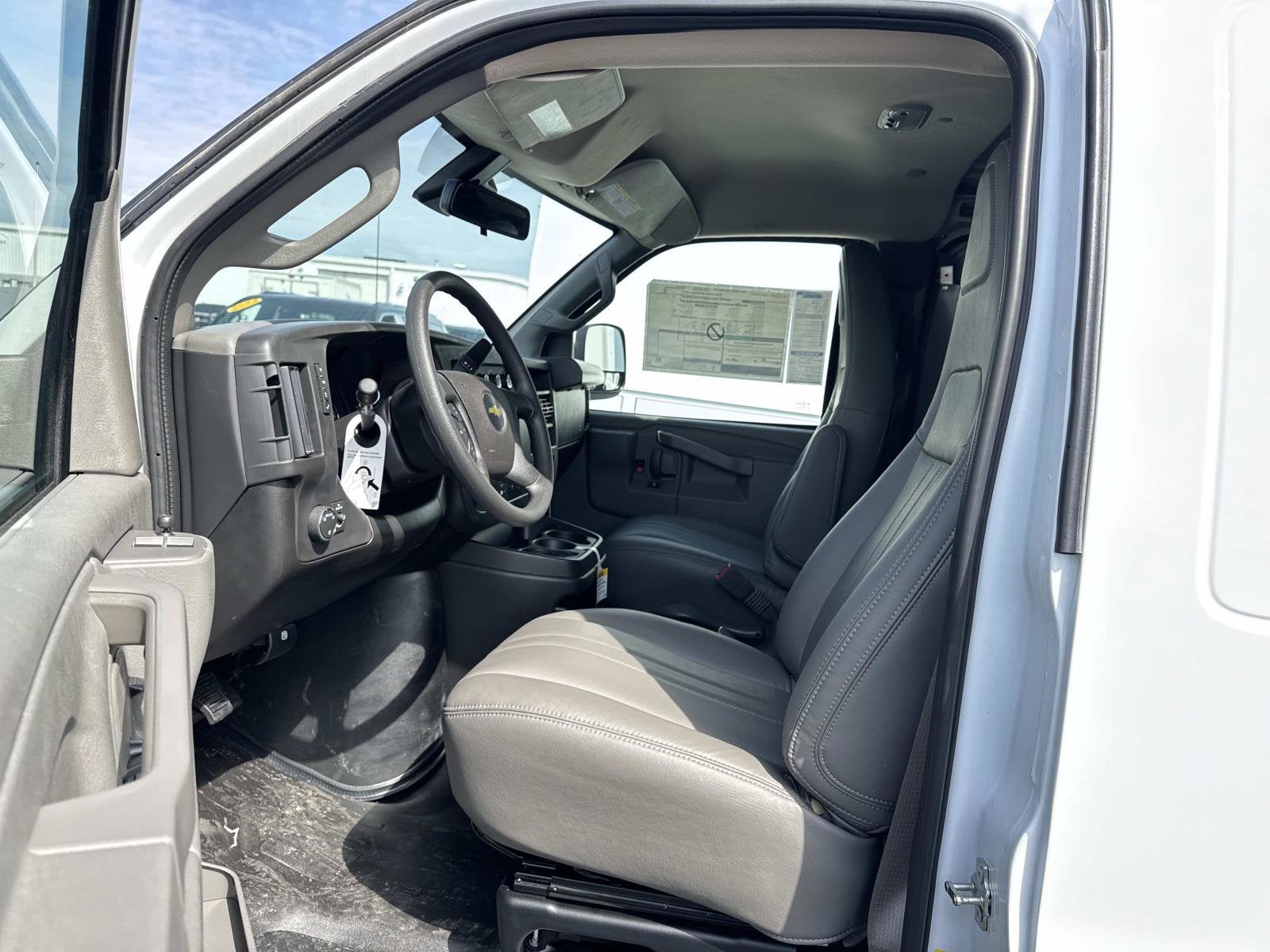 2025 Chevrolet Express Cargo WT