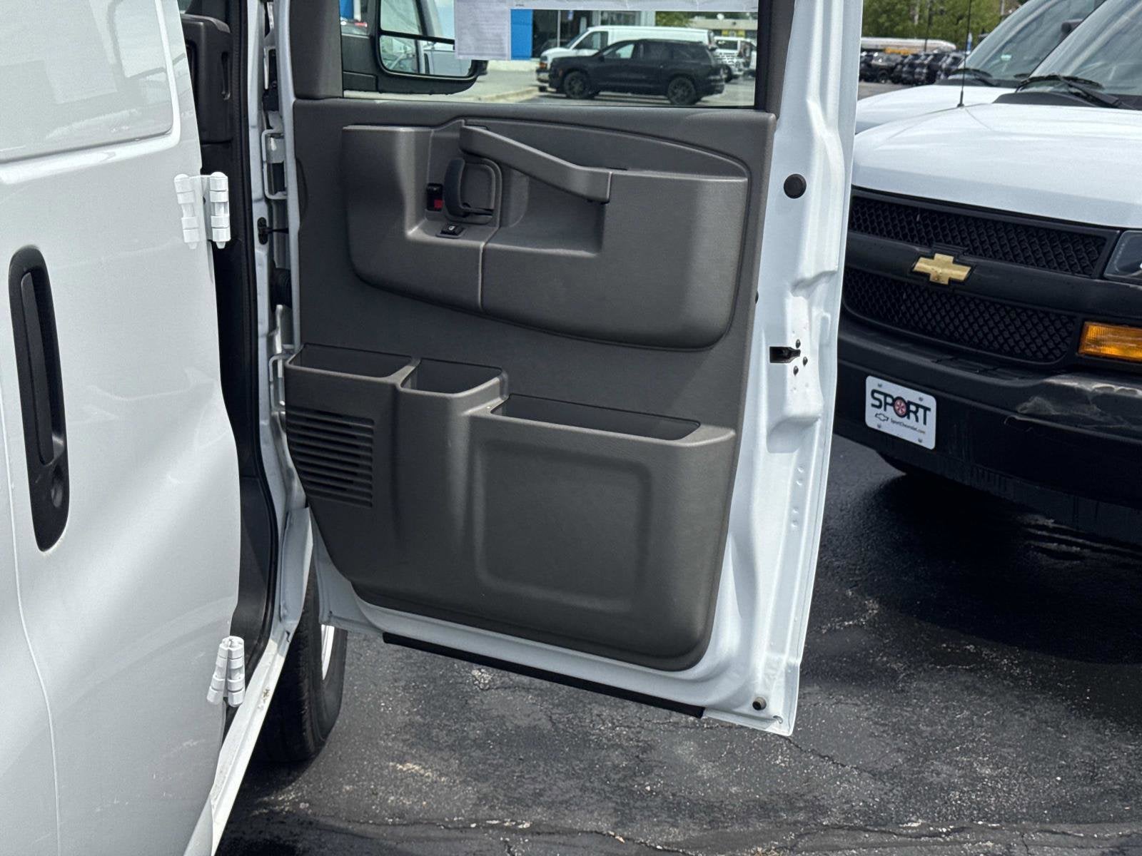 2025 Chevrolet Express Cargo WT
