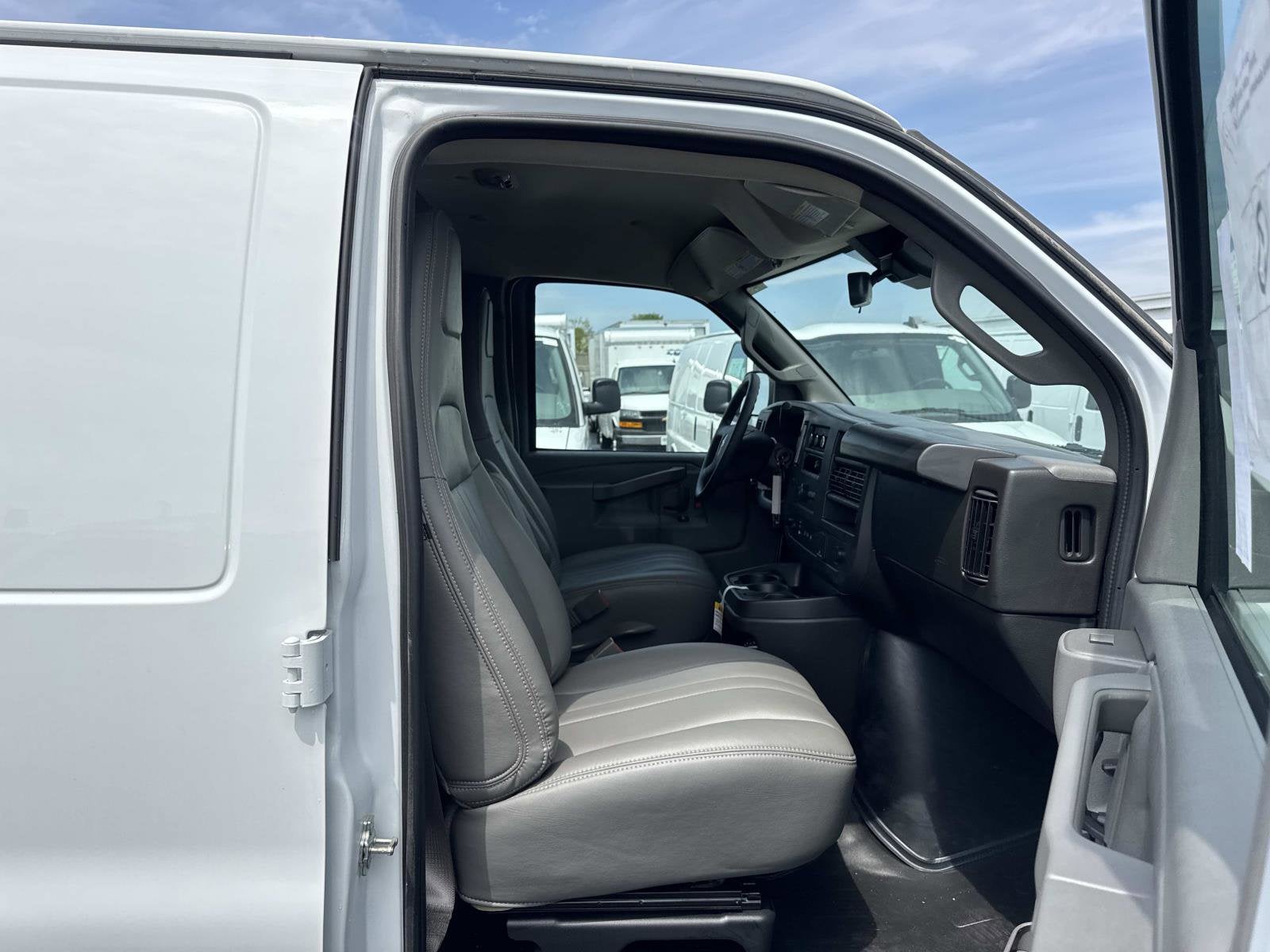 2025 Chevrolet Express Cargo WT