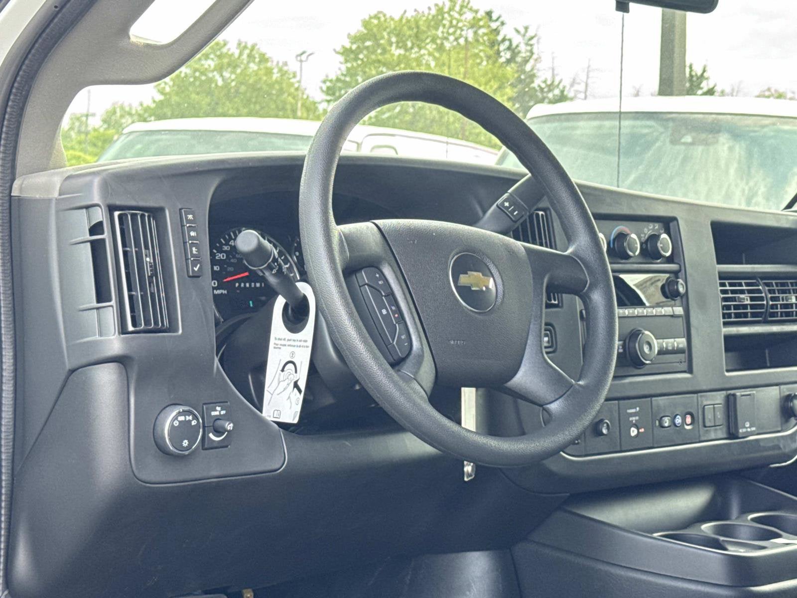 2025 Chevrolet Express Cargo WT