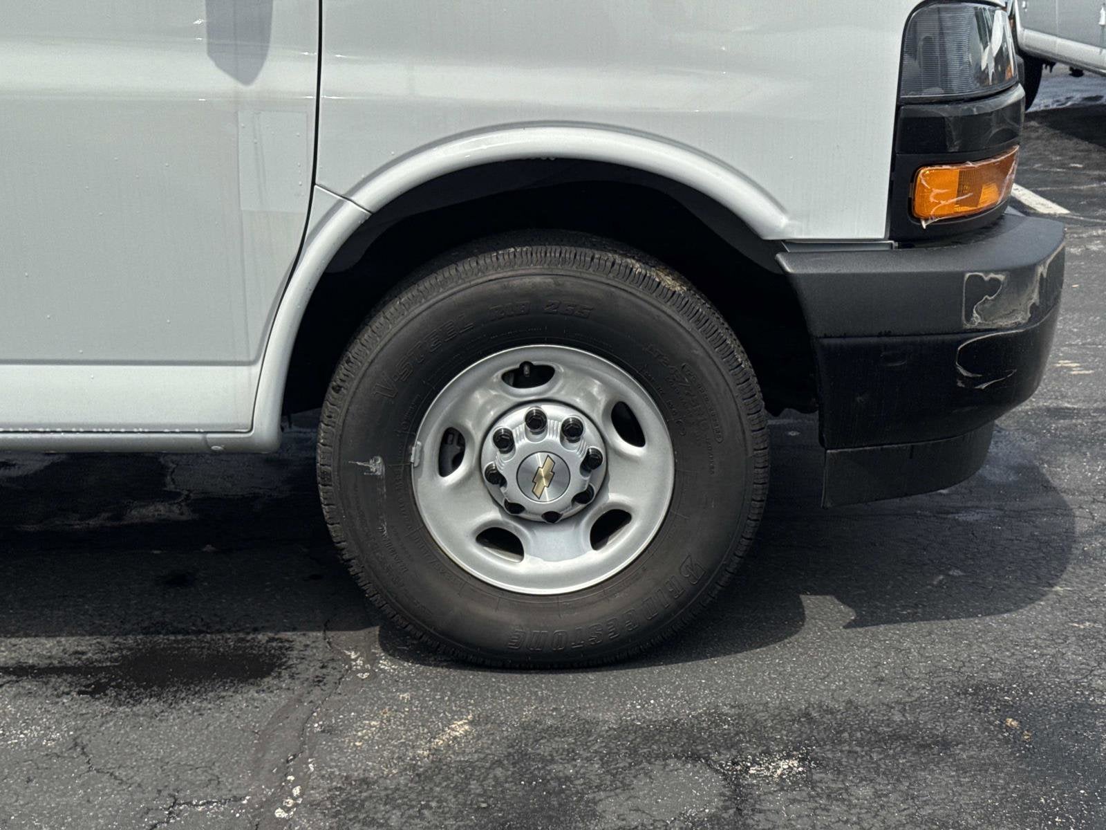 2025 Chevrolet Express Cargo WT