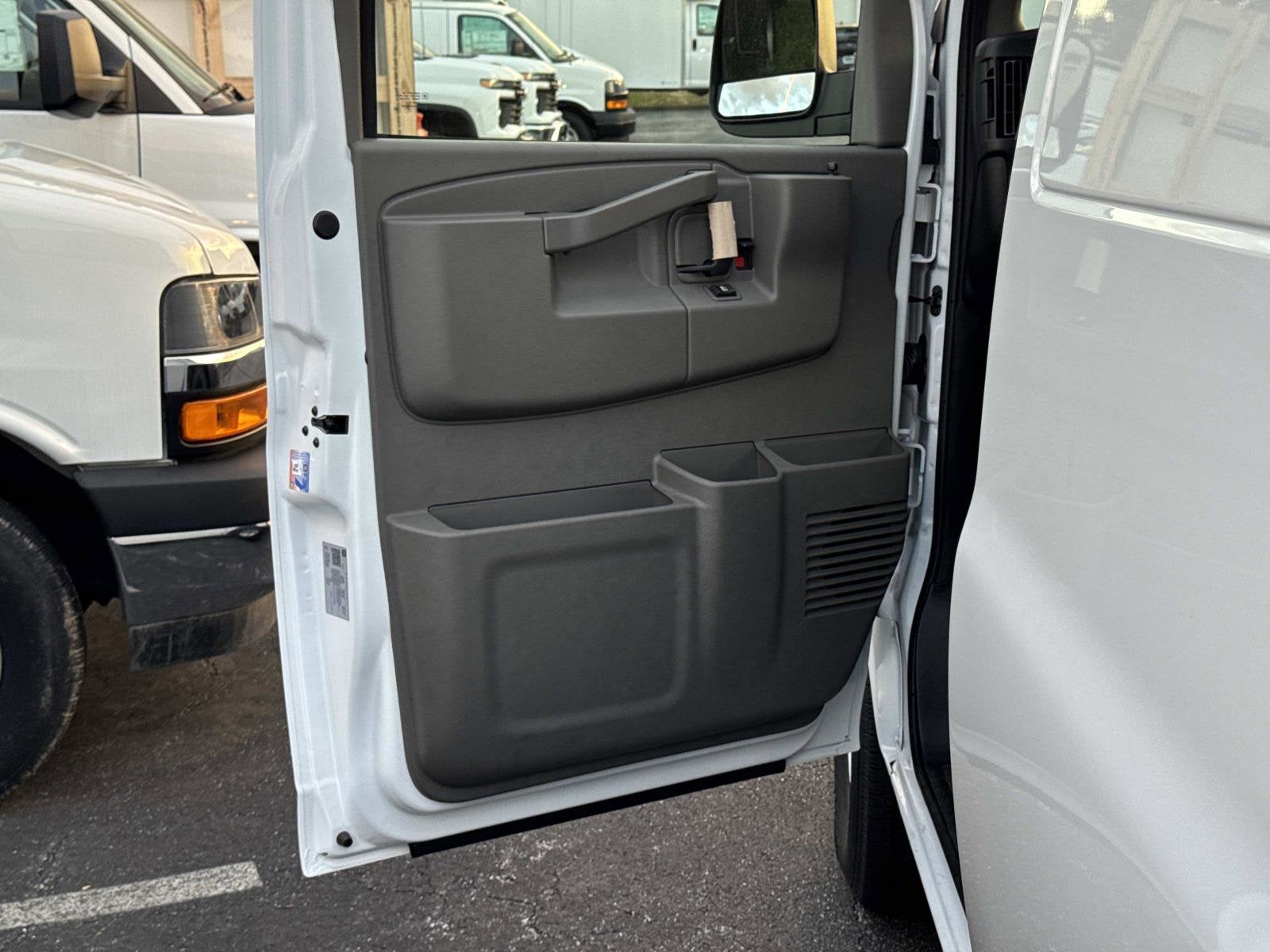 2026 Chevrolet Express Cargo 1WT