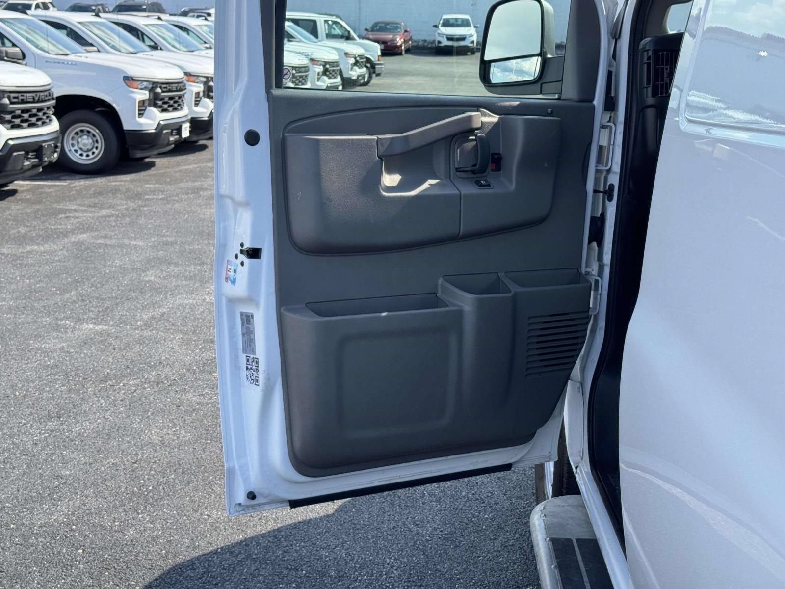 2025 Chevrolet Express Cargo WT