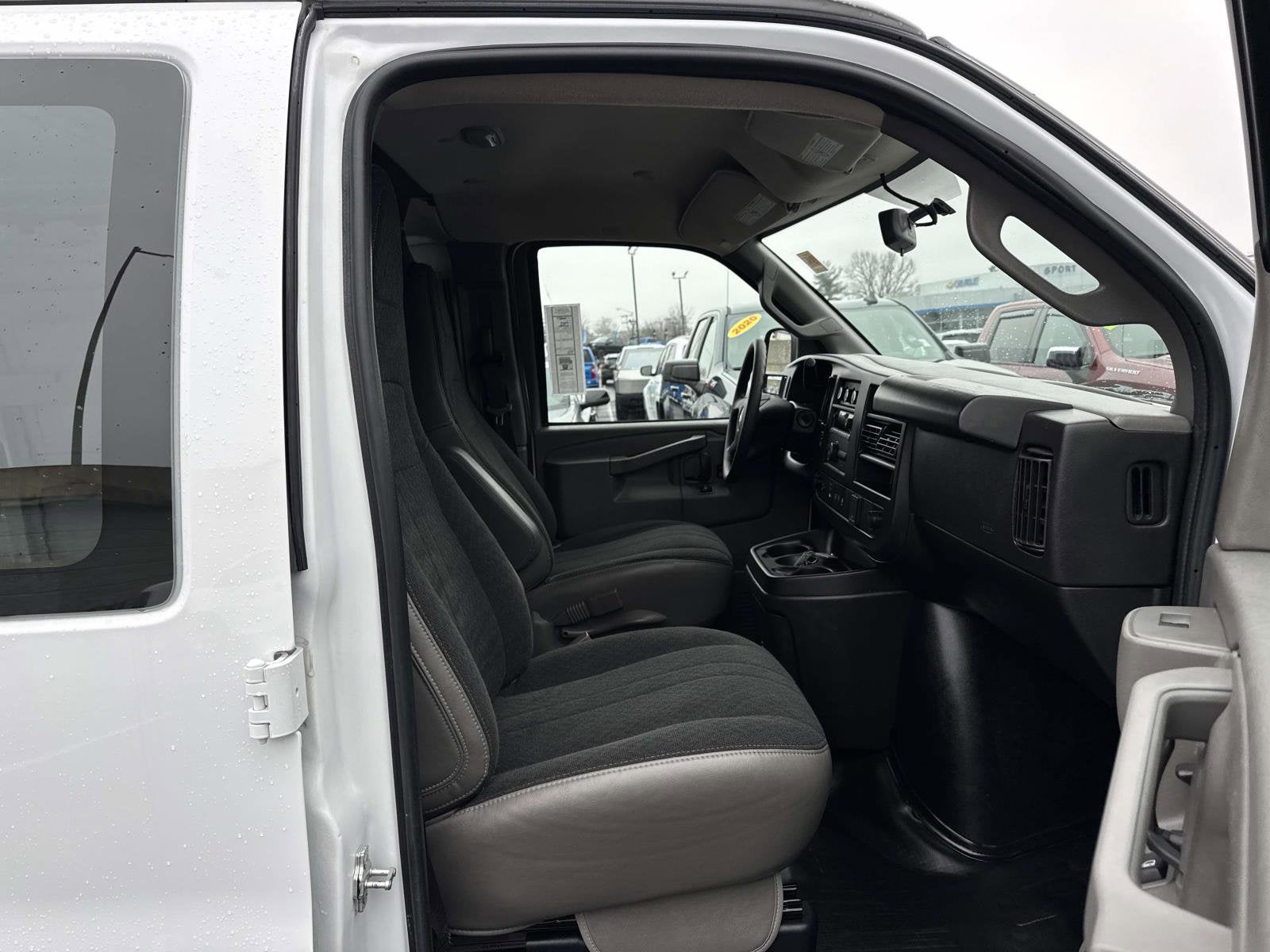 2024 Chevrolet Express Cargo 2500 WT