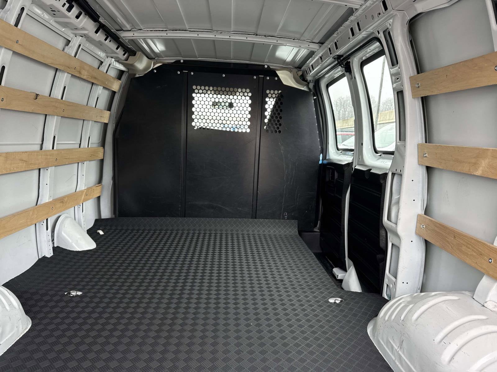 2024 Chevrolet Express Cargo 2500 WT