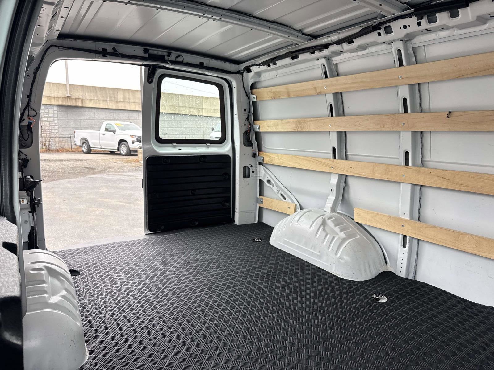 2024 Chevrolet Express Cargo 2500 WT