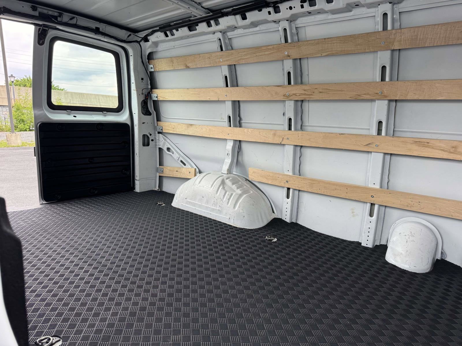 2024 Chevrolet Express Cargo 2500 WT