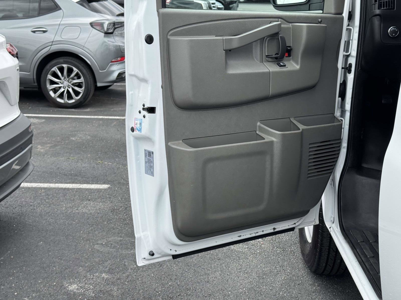 2024 Chevrolet Express Cargo 2500 WT