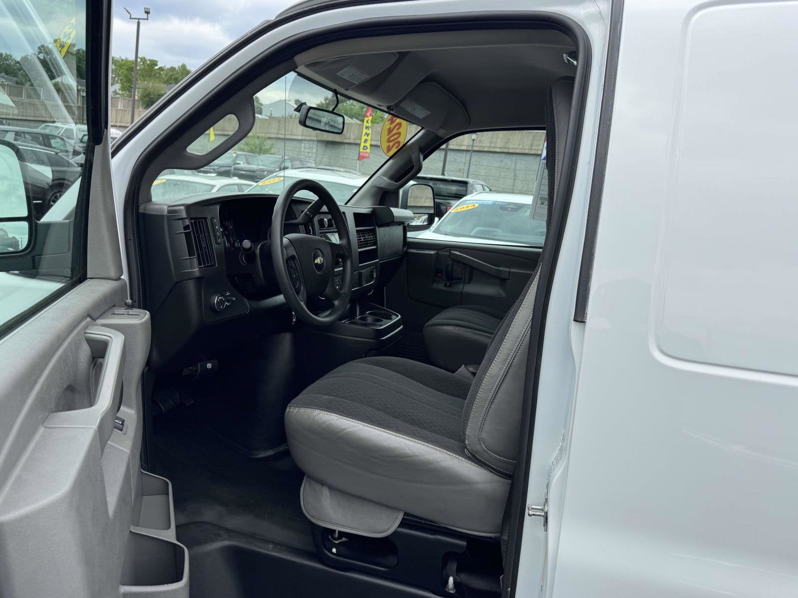 2024 Chevrolet Express Cargo 2500 WT