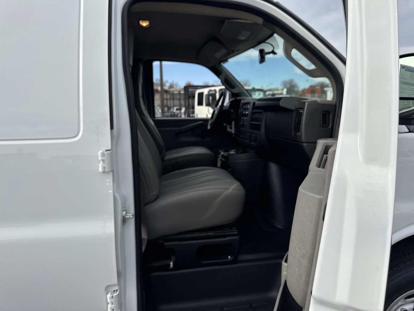 2025 Chevrolet Express Cargo 2500 WT