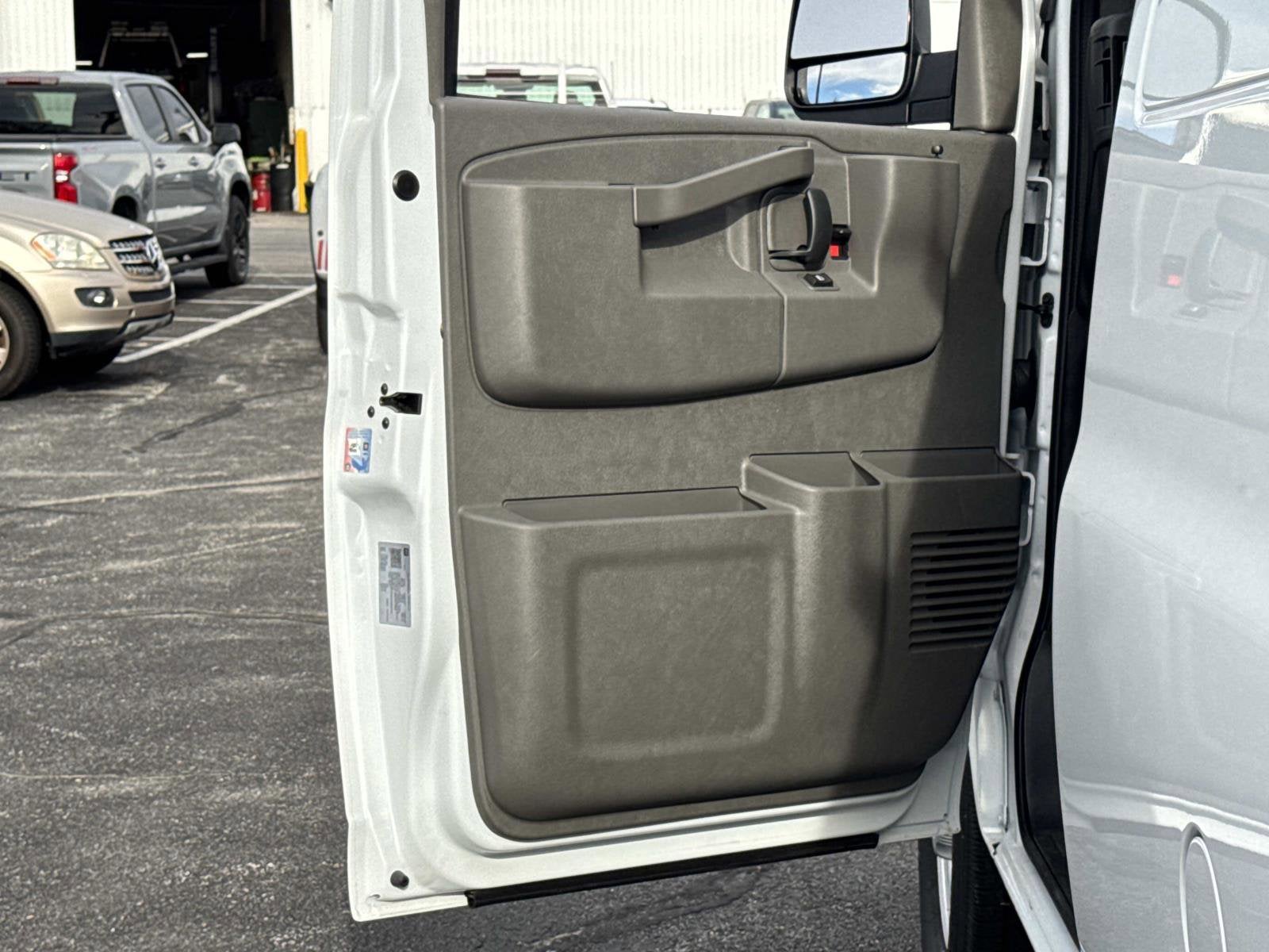 2025 Chevrolet Express Cargo 2500 WT