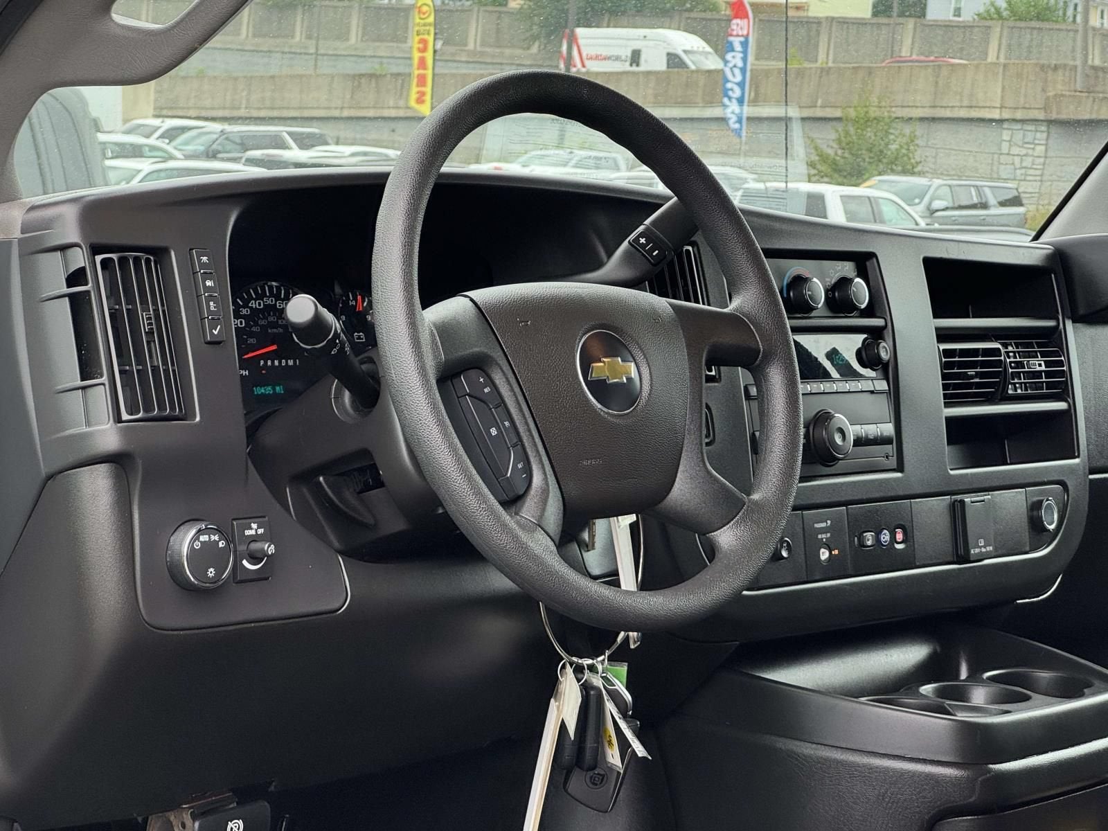 2025 Chevrolet Express Cargo WT