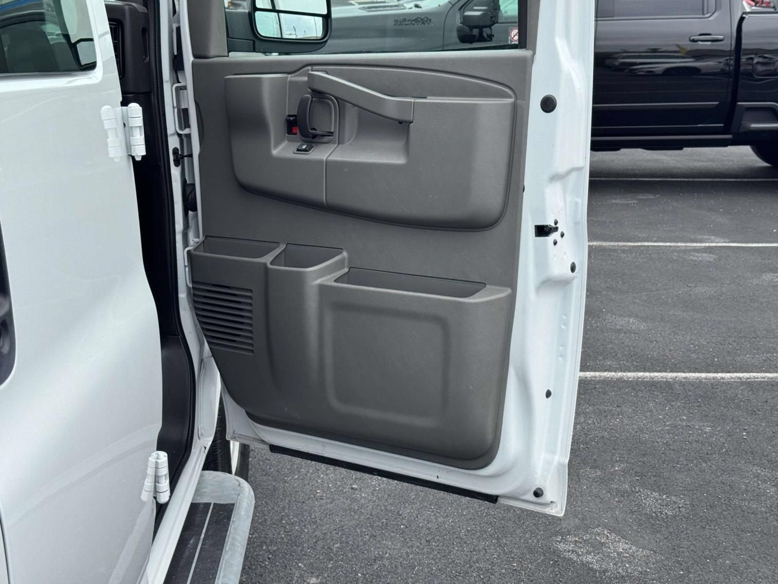 2025 Chevrolet Express Cargo WT