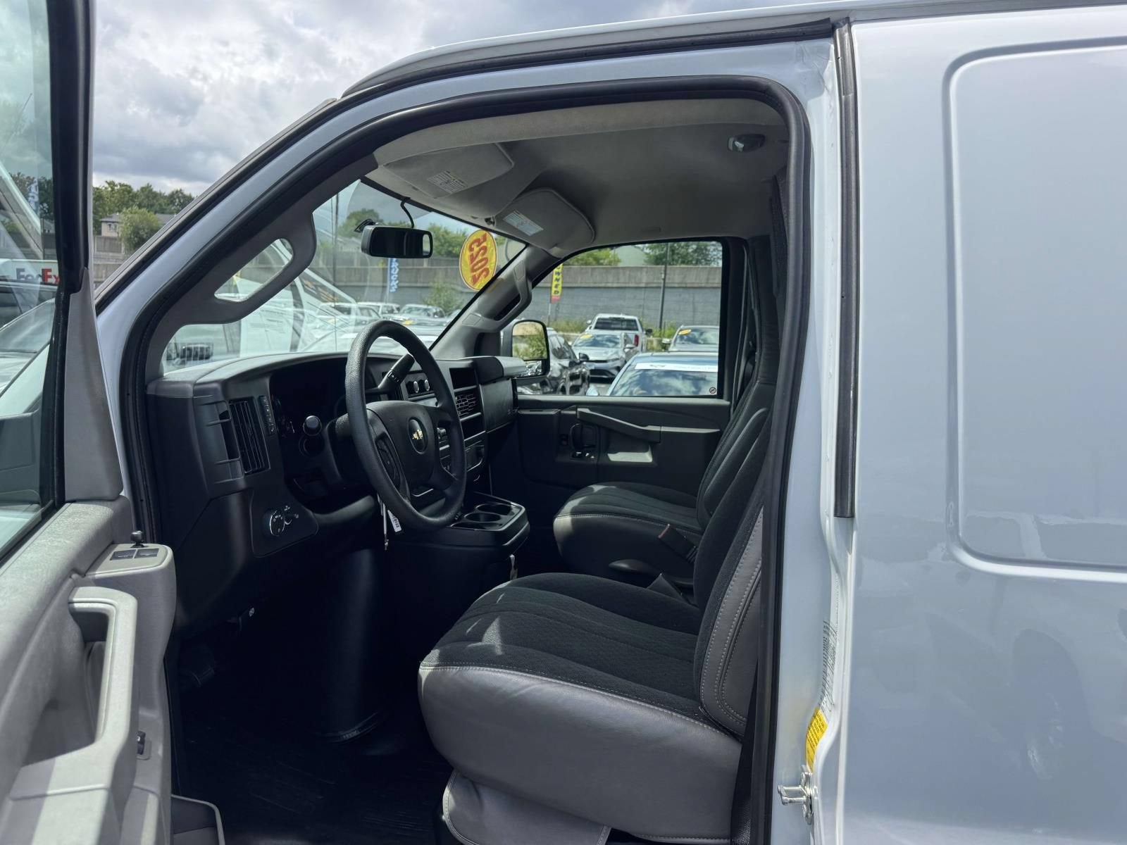 2025 Chevrolet Express Cargo WT