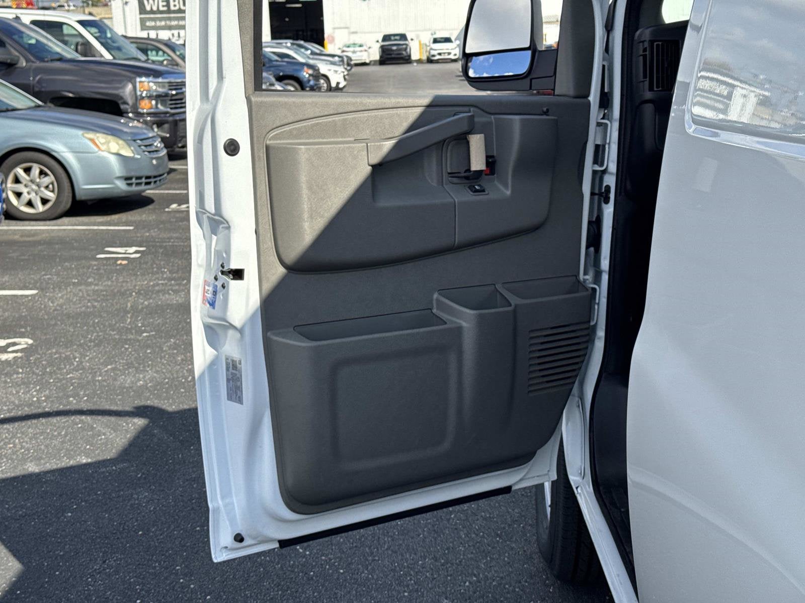 2025 Chevrolet Express Cargo 2500 WT