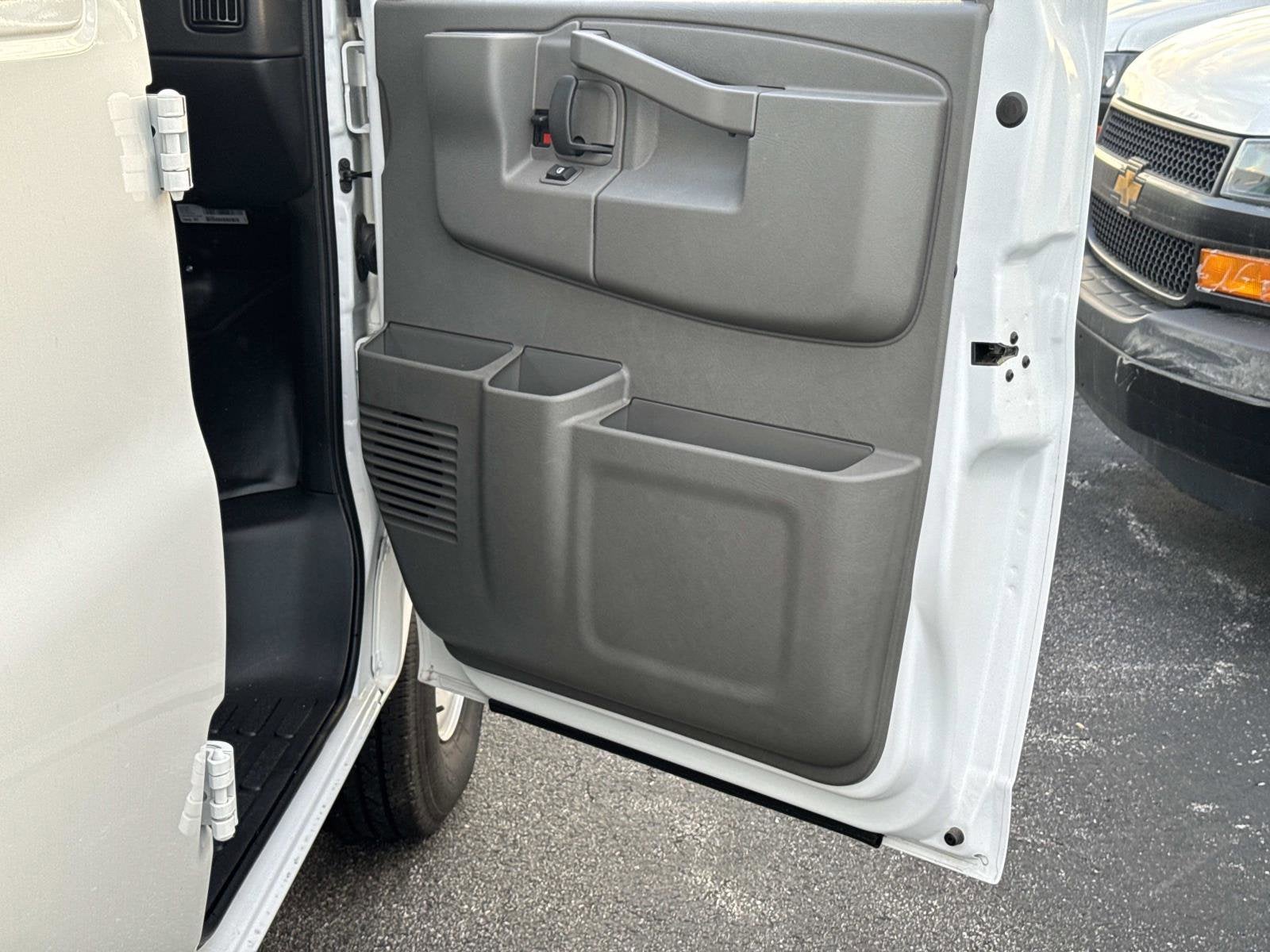 2025 Chevrolet Express Cargo WT